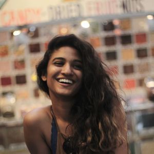 Meet your Posher, Dinasha